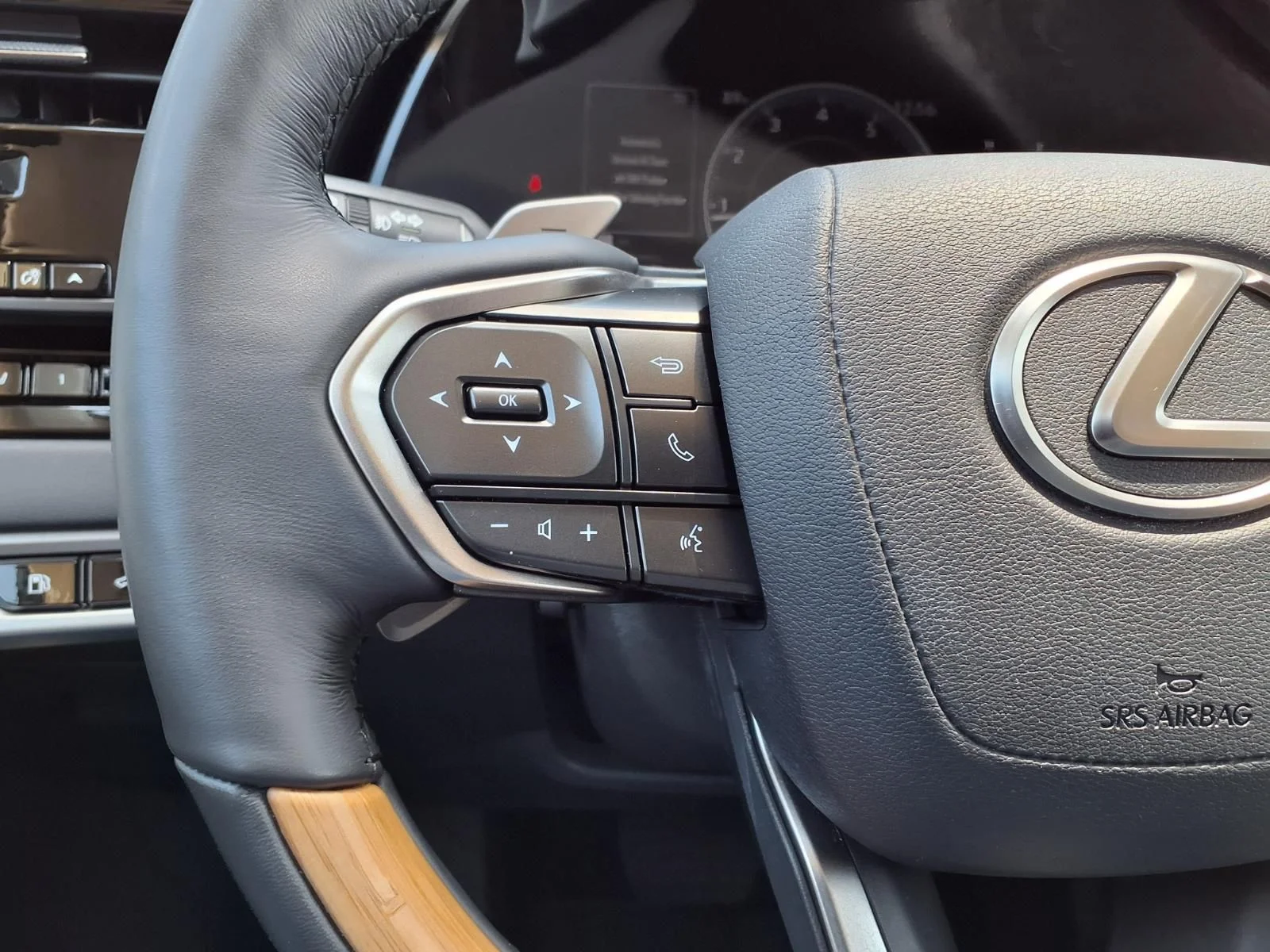 Used 2024 White Lexus 350 Premium image 21