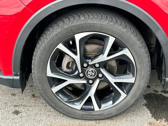 Used 2020 Red Toyota XLE image 14