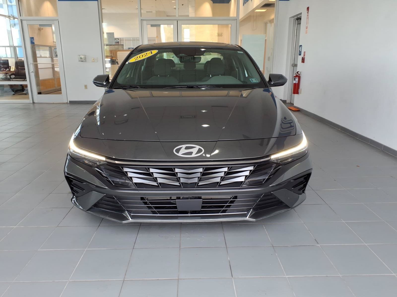 Certified Used 2024 Amazon Gray Hyundai SEL image 2