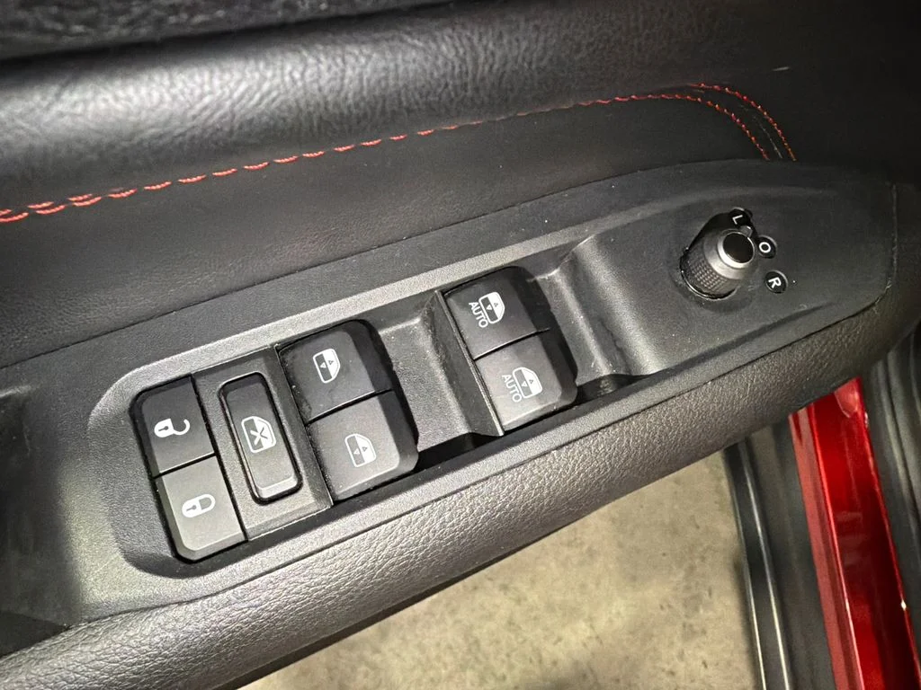 Certified Used 2025 Red Hot Pearlcoat Jeep Trailhawk image 22