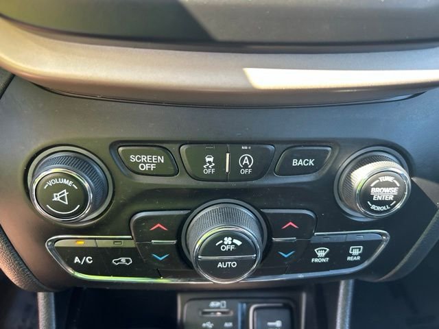 Used 2018 Gray Jeep Limited image 18