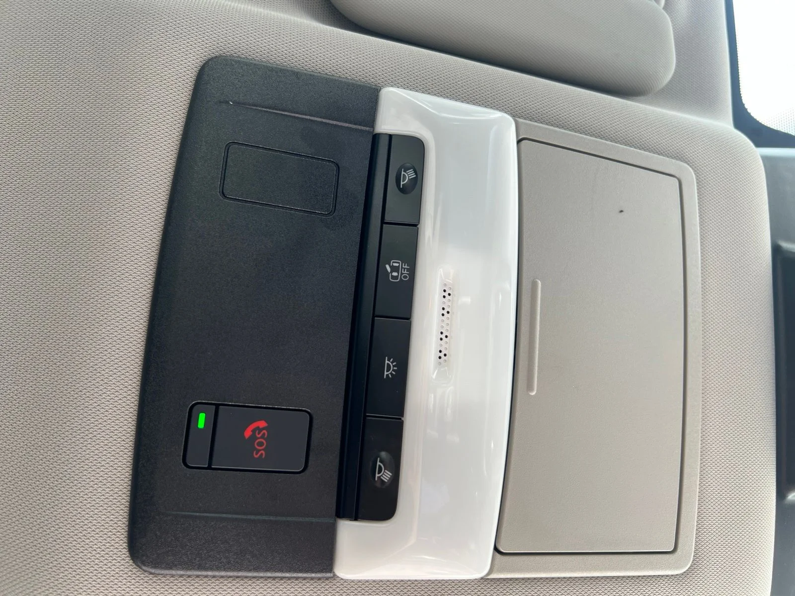 Used 2022 White Nissan SV image 29