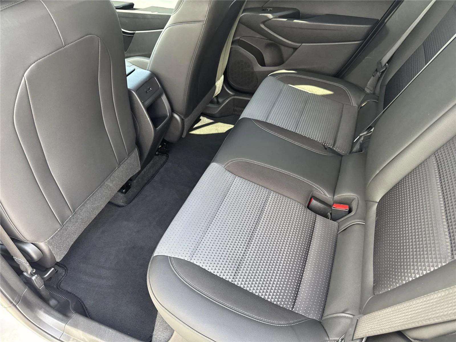 Used 2025 Summit White Chevrolet LT image 29
