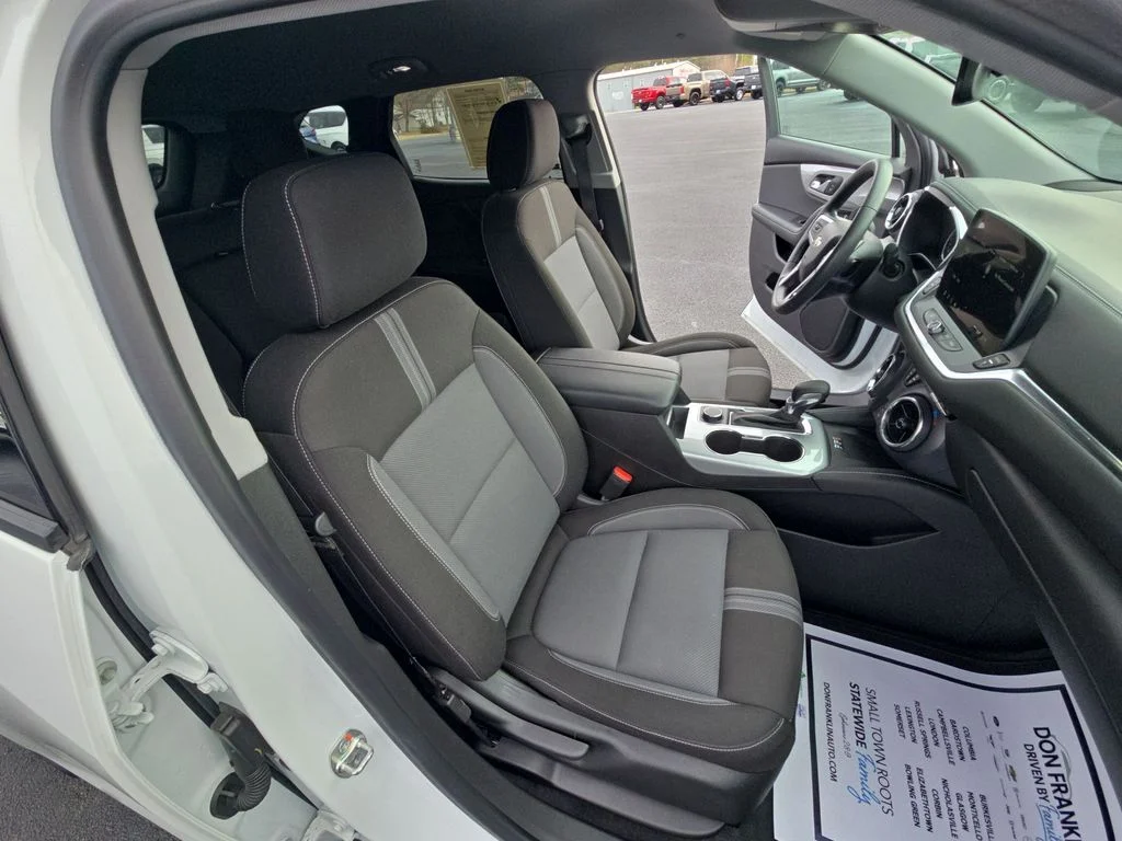 Used 2024 White Chevrolet LT image 30