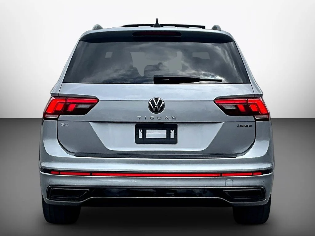 Used 2023  Volkswagen 2.0T SE R-Line Black image 5