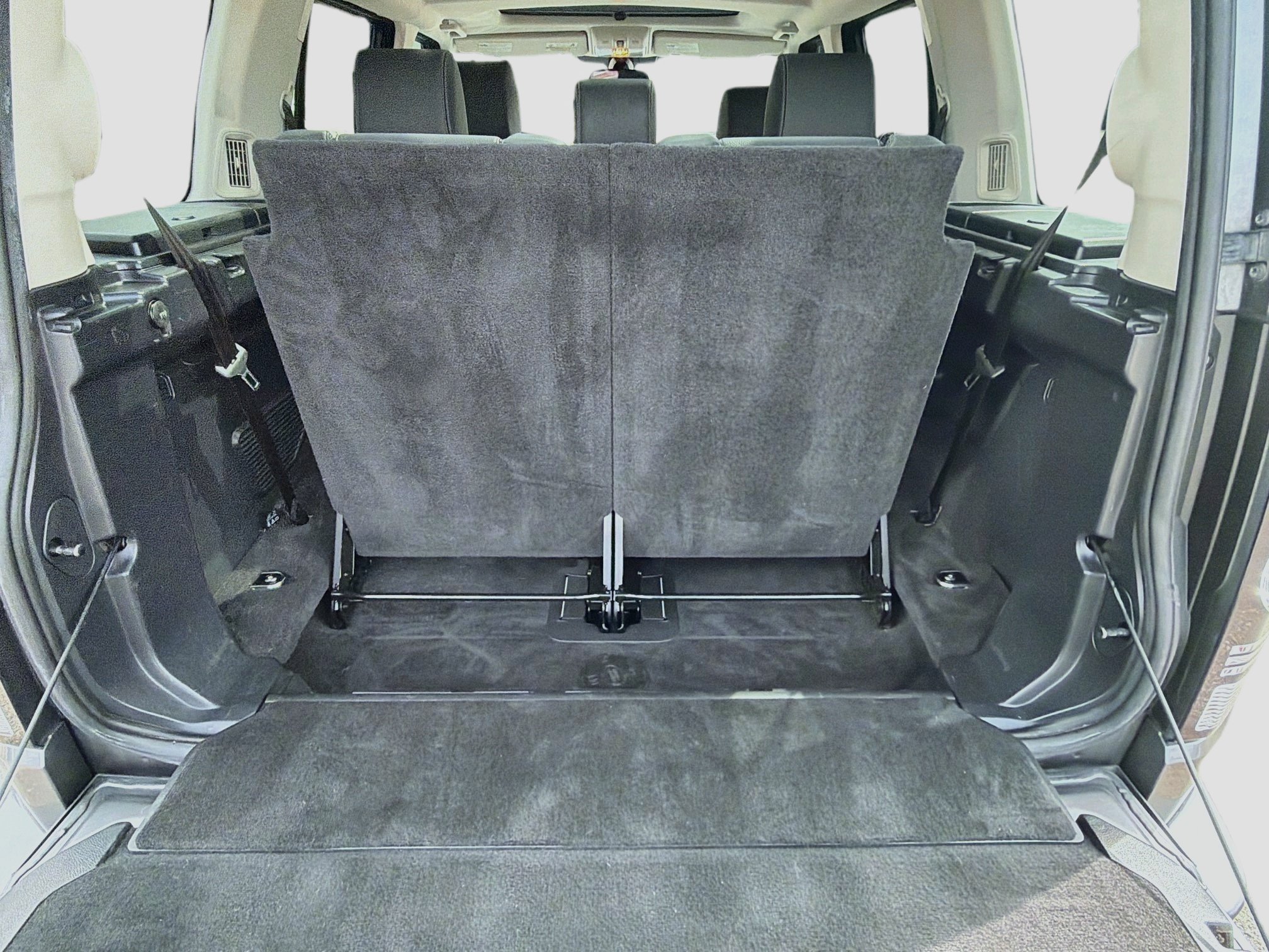 Used 2016 Gray Land Rover HSE image 12