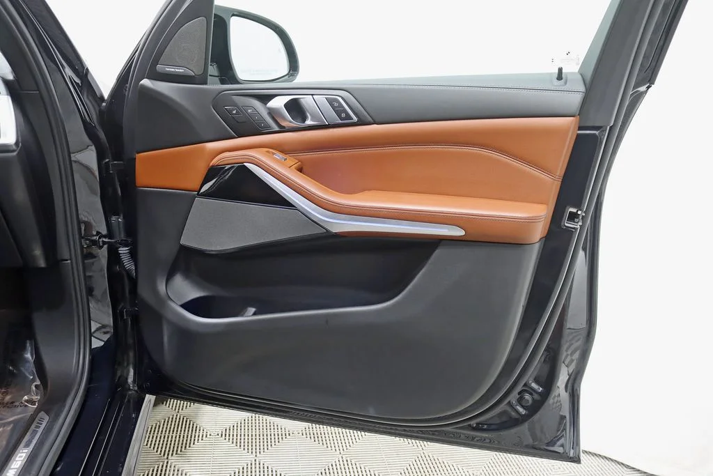 2023 BMW X7 M60i