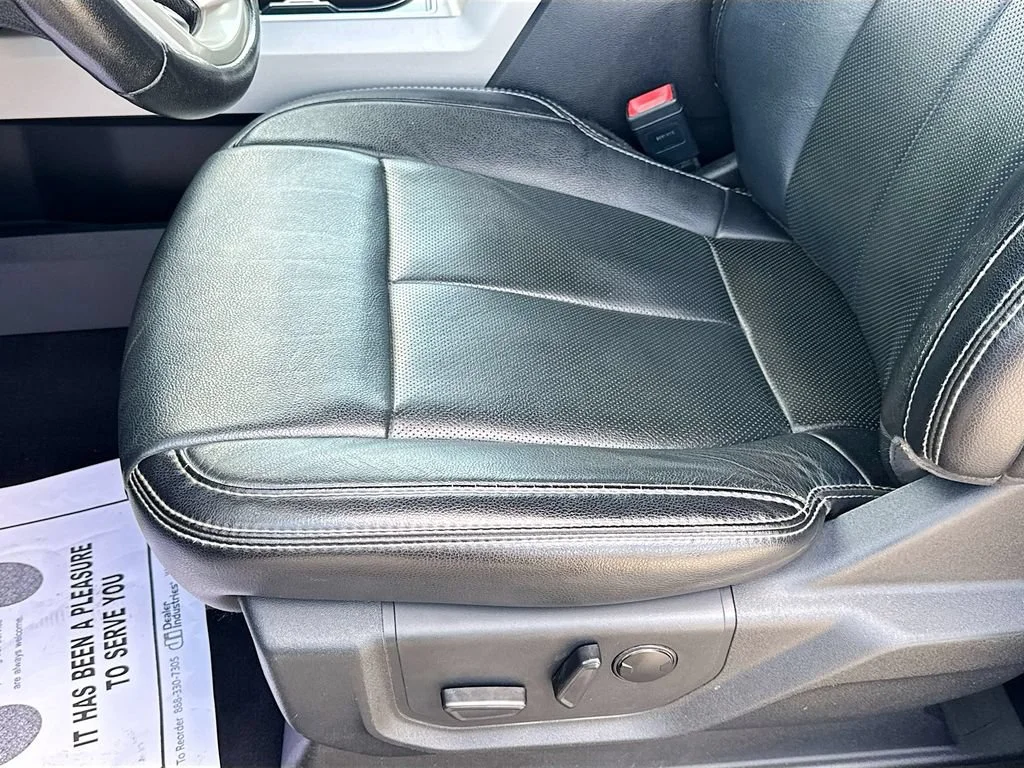 Used 2020 Silver Ford Lariat image 23