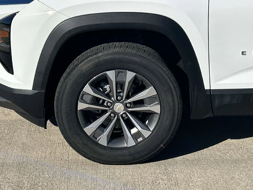 2027 Chevrolet Equinox LT - Photo 8