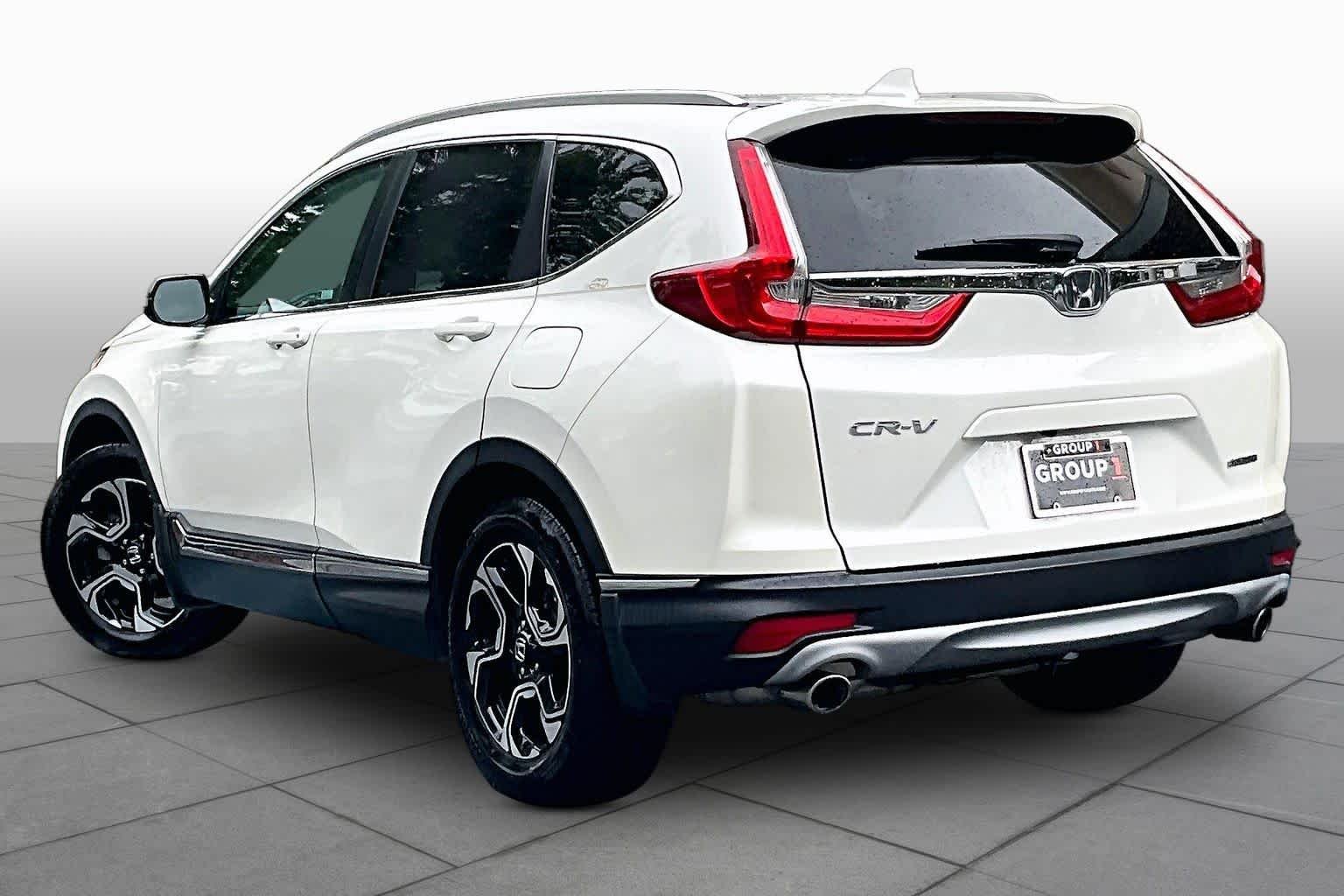 Used 2018 White Diamond Pearl Honda Touring image 12