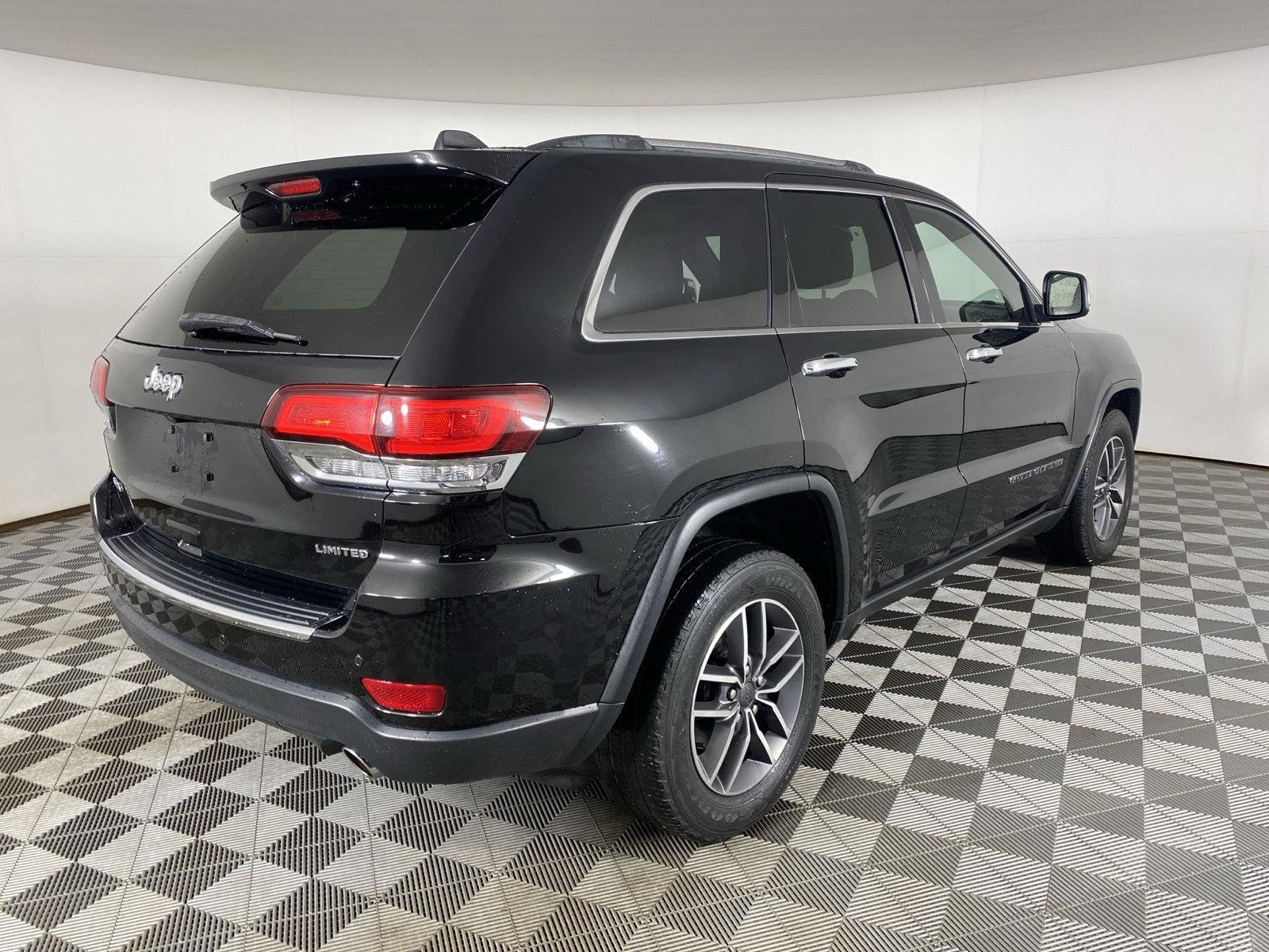 Used 2020 Diamond Black Crystal Pearlcoat Jeep Limited image 7