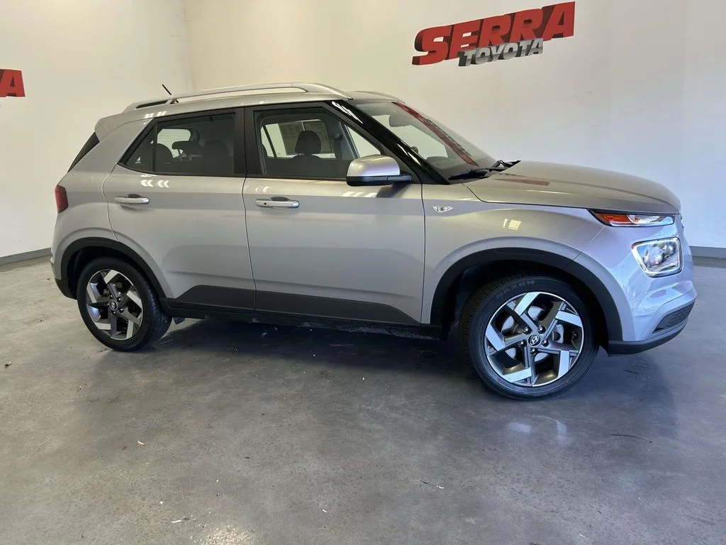 Used 2025 Silver Hyundai SEL image 2