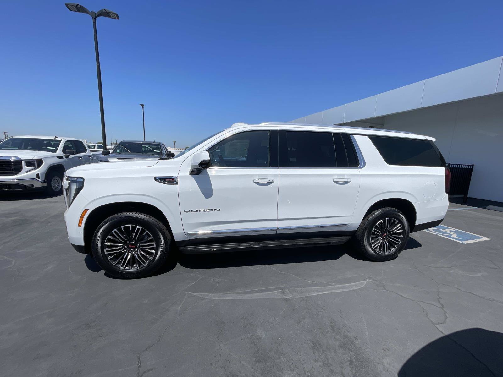 2026 GMC Yukon XL Elevation - Photo 7