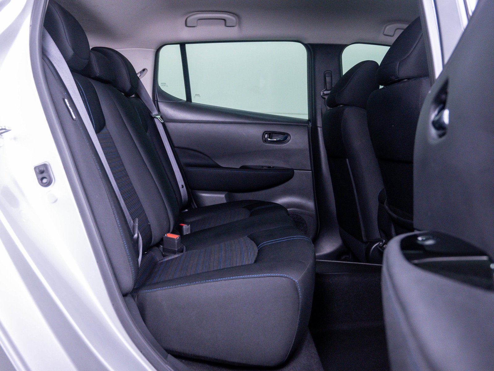 Used 2022 Brilliant Silver Nissan SV PLUS image 11