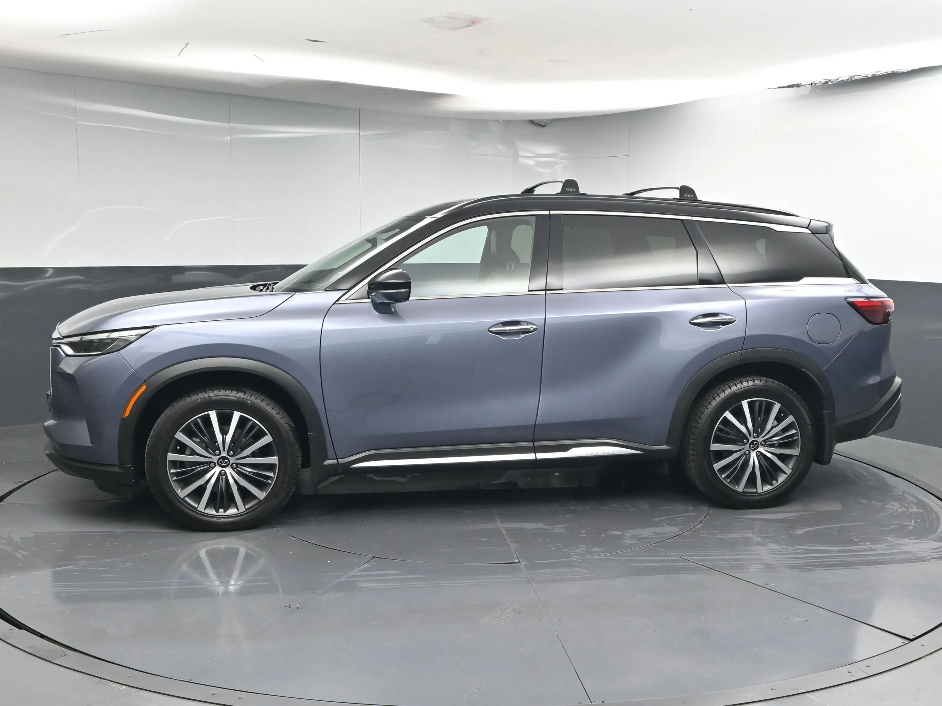 Used 2023 Moonbow Blue/Black Obsidian INFINITI AUTOGRAPH image 4
