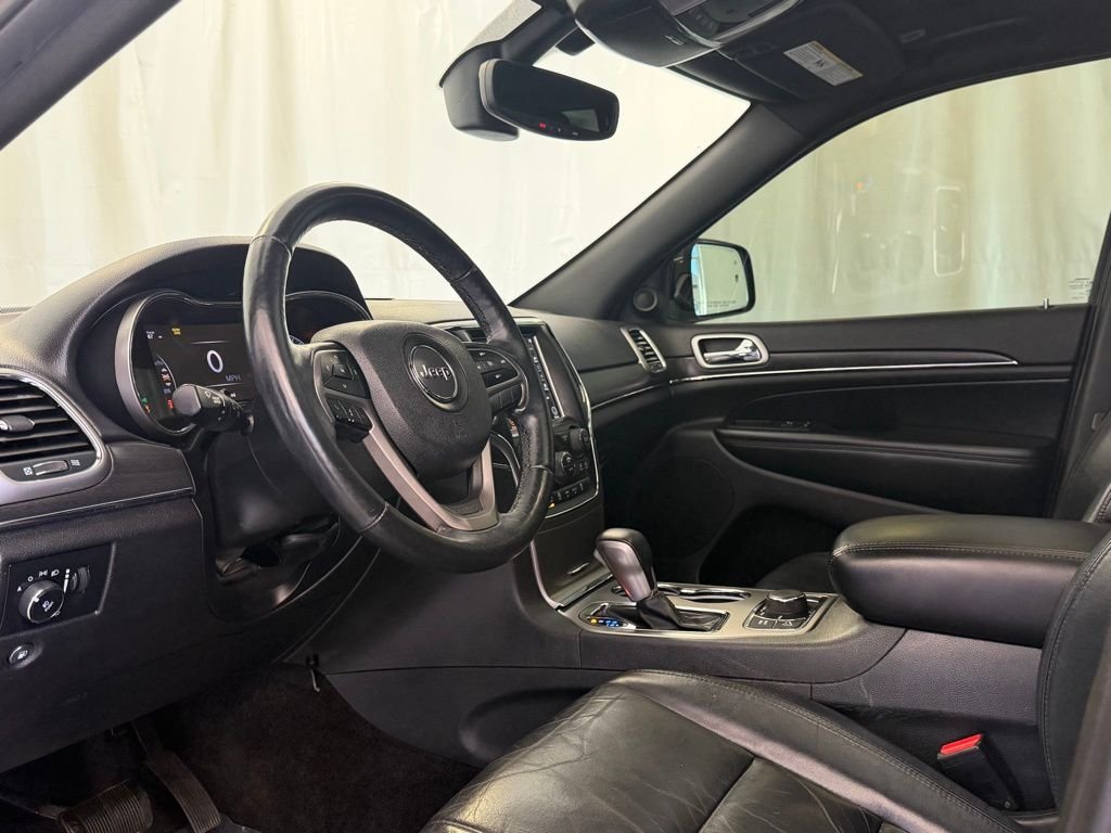 Used 2018 Granite Crystal Metallic Clearcoat Jeep Limited image 8