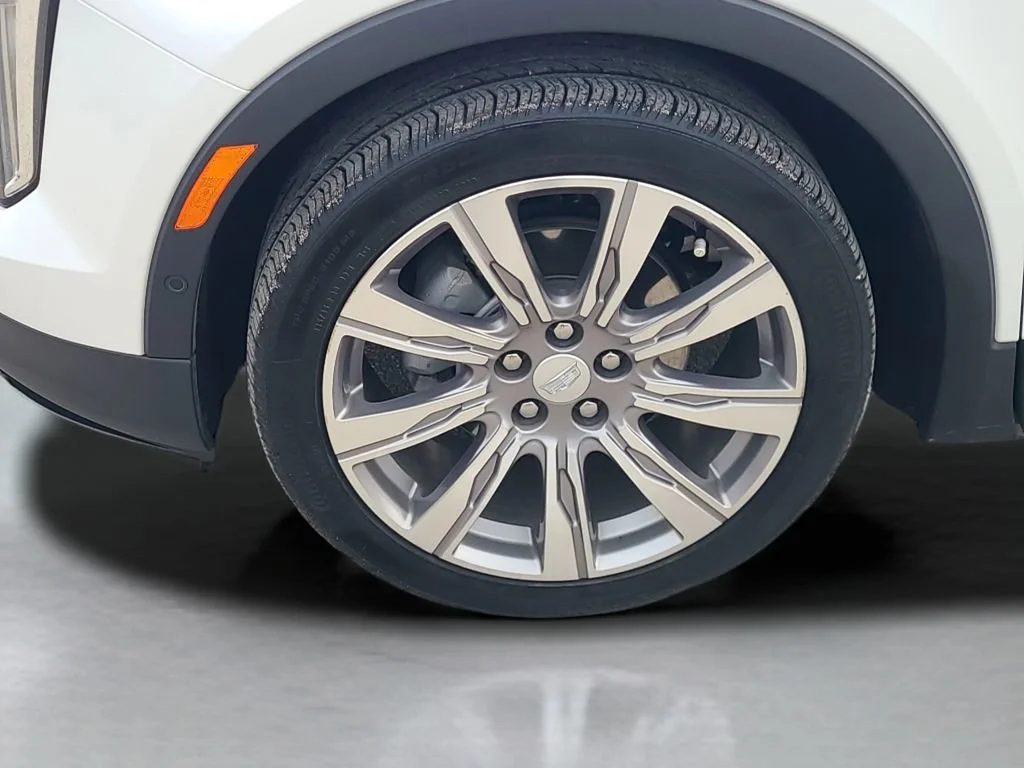 Used 2022 Crystal White Tricoat Cadillac Premium Luxury image 26