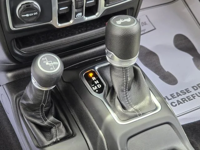 Used 2025 White Jeep Sport S image 29