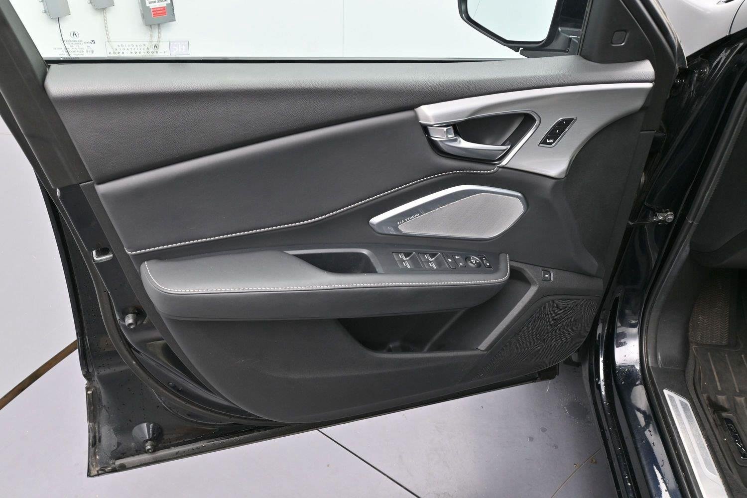 Used 2023 Majestic Black Pearl Acura SH-AWD w/Tech image 9
