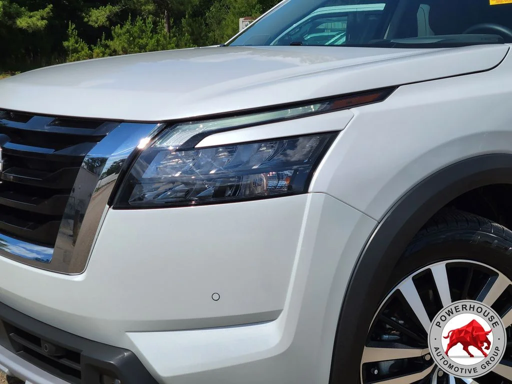 Used 2025 White Nissan Platinum image 11
