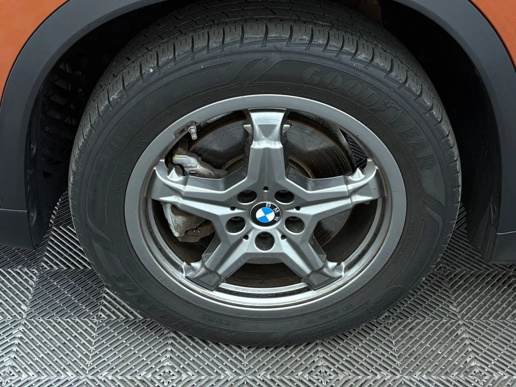 Used 2023 Utah Orange Metallic BMW xDrive28i image 17