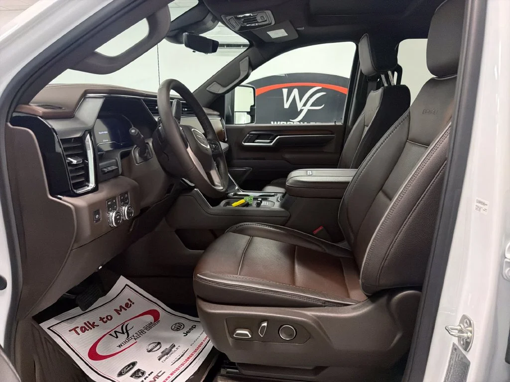 Used 2025 White GMC Denali image 9