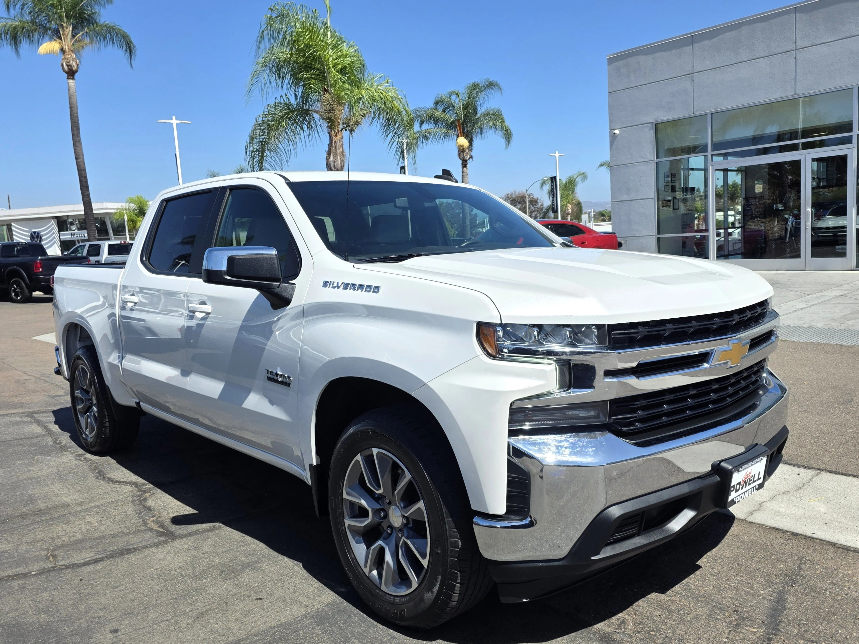 Used 2021 Pearl Chevrolet LT image 6