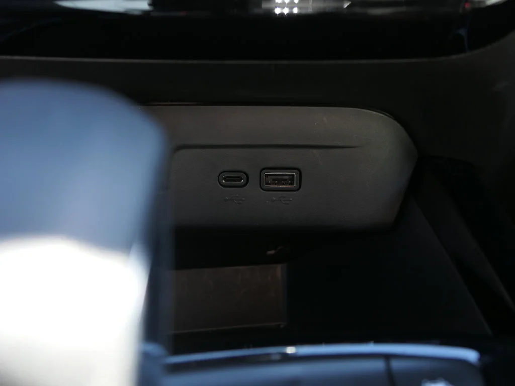 Used 2025 Summit White Chevrolet 2RS image 19