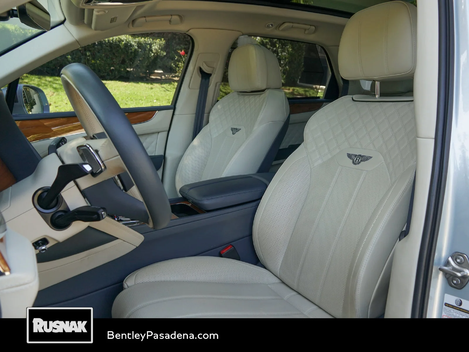 Certified Used 2023 Breeze by Mulliner Bentley Azure image 22