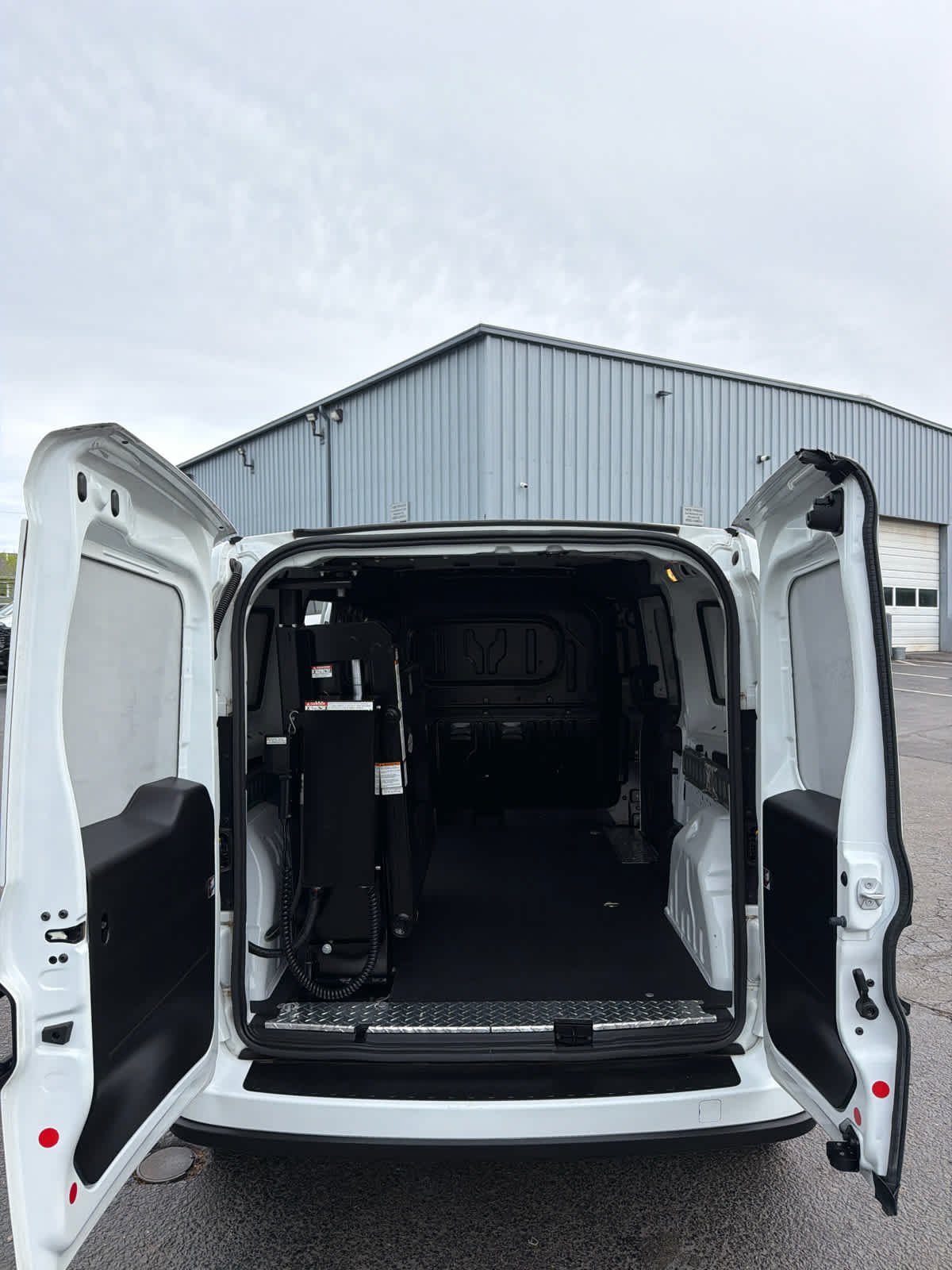 Used 2022 Bright White Ram Tradesman image 9