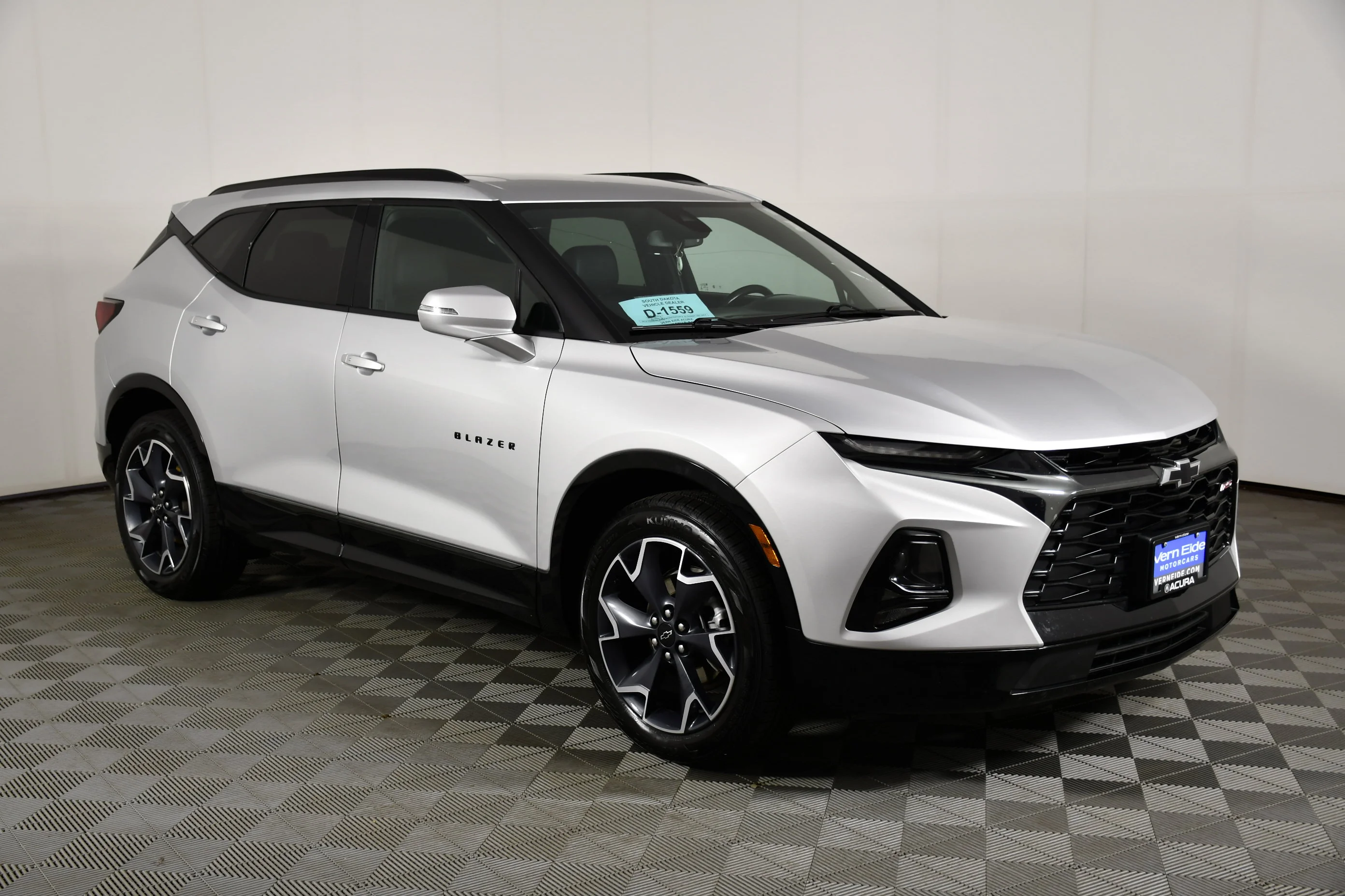 Used 2022 Silver Ice Metallic Chevrolet RS image 4