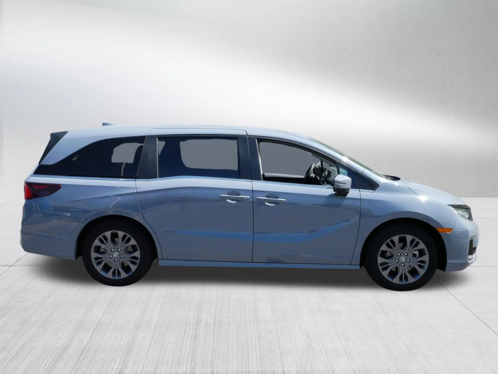 Certified Used 2026 Sonic Gray Pearl Honda Touring image 8