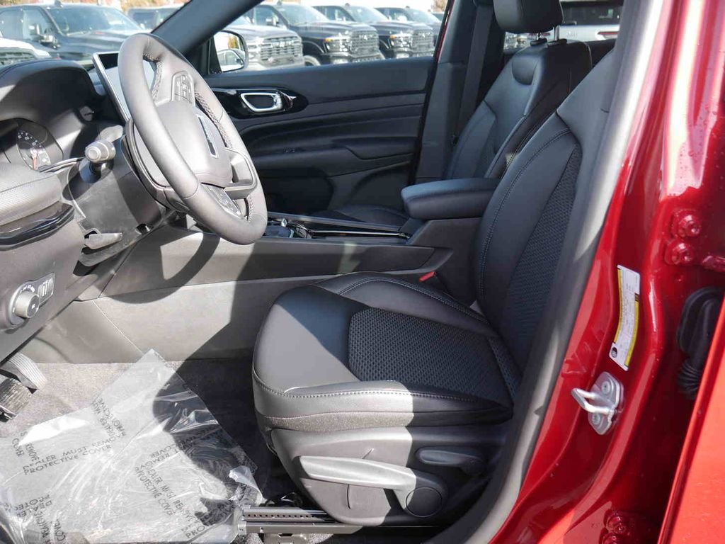 New 2026 Red Hot Pearlcoat Jeep Latitude image 28