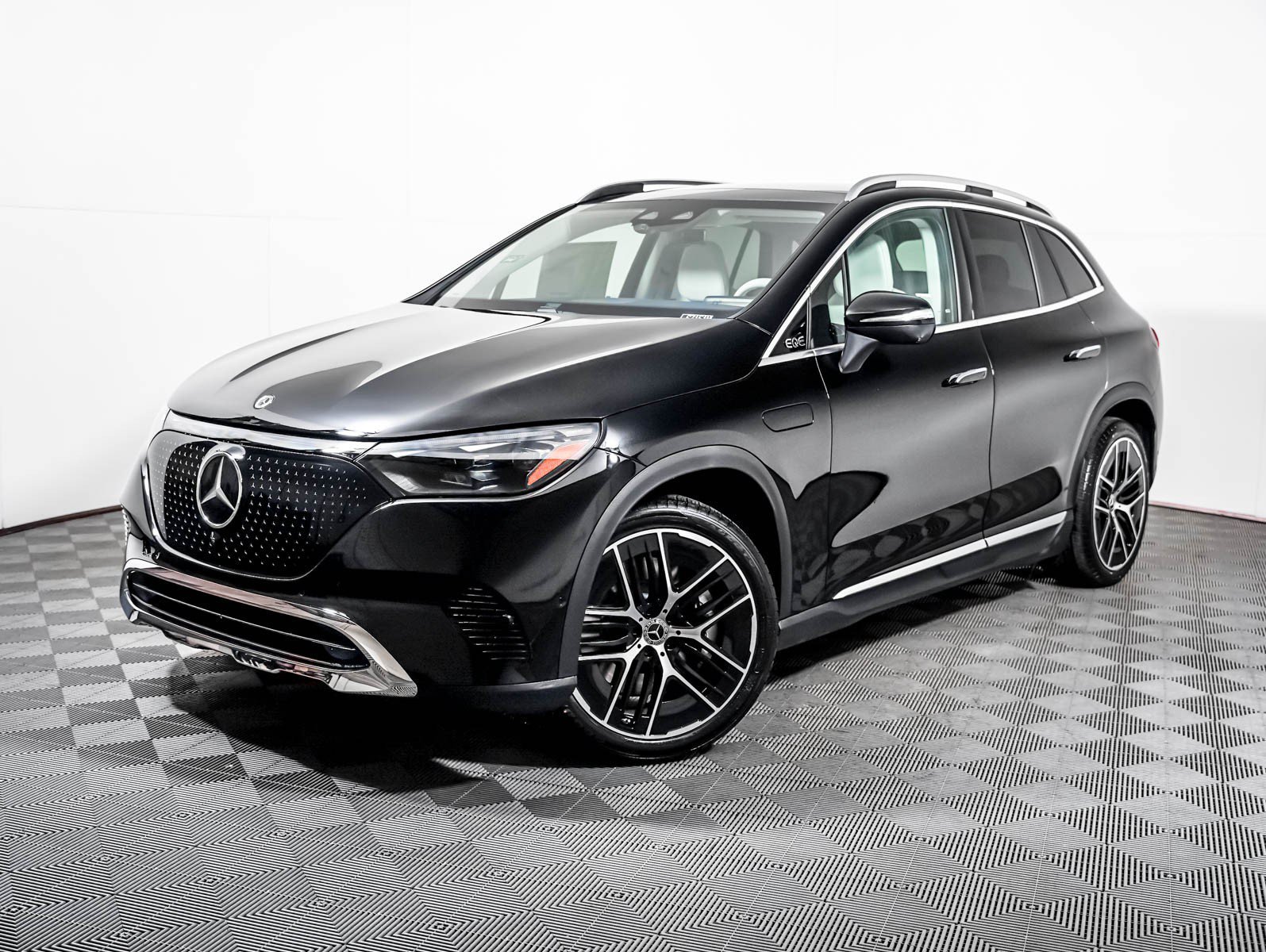 New 2027 Obsidian Black Metallic Mercedes-Benz EQE 320+ image 1