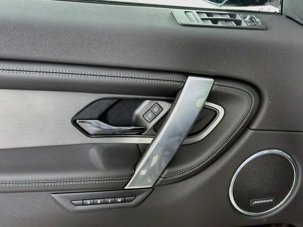 New 2026 Santorini Black Land Rover Landmark image 18