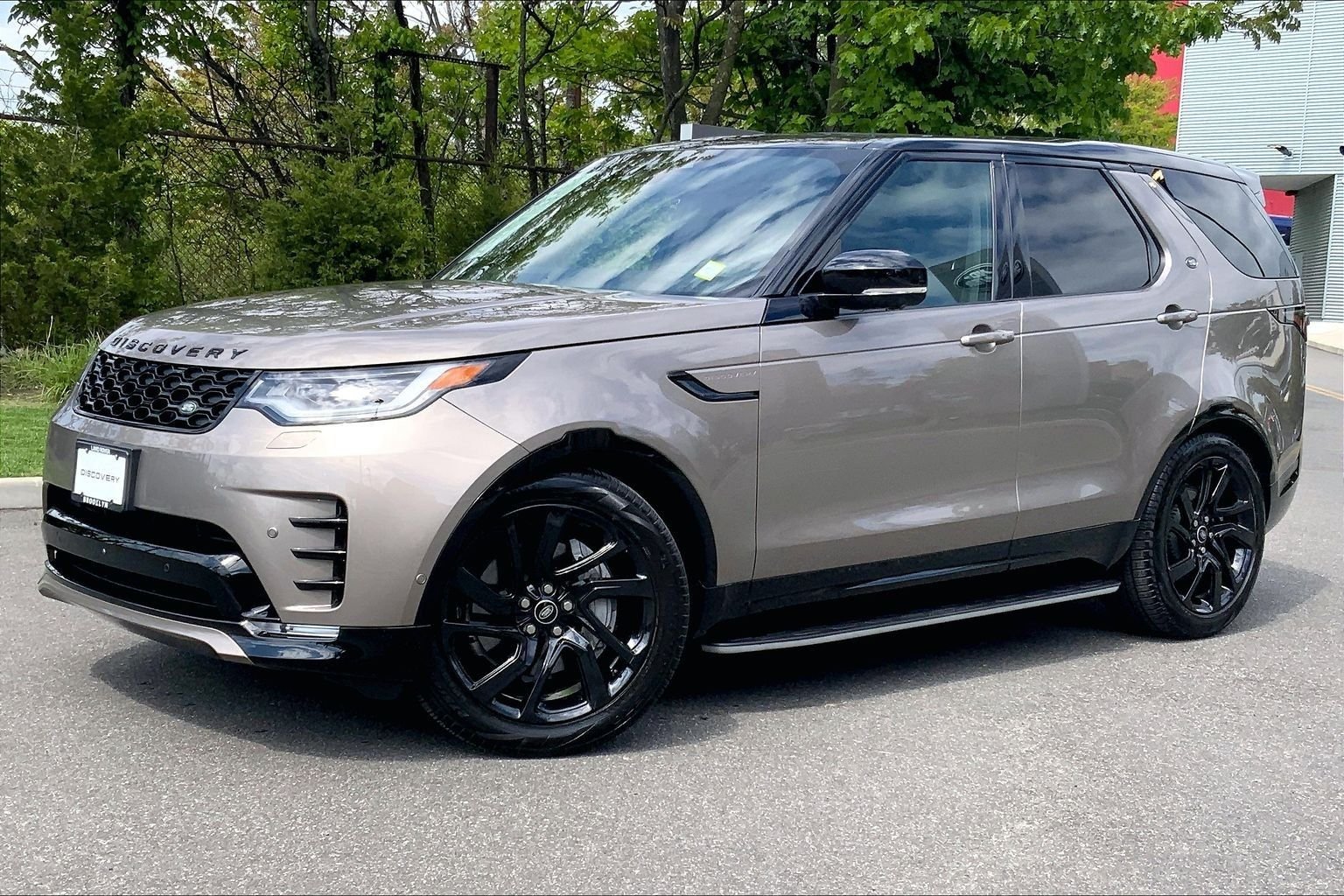2025 Land Rover Discovery P300 Dynamic SE's photo