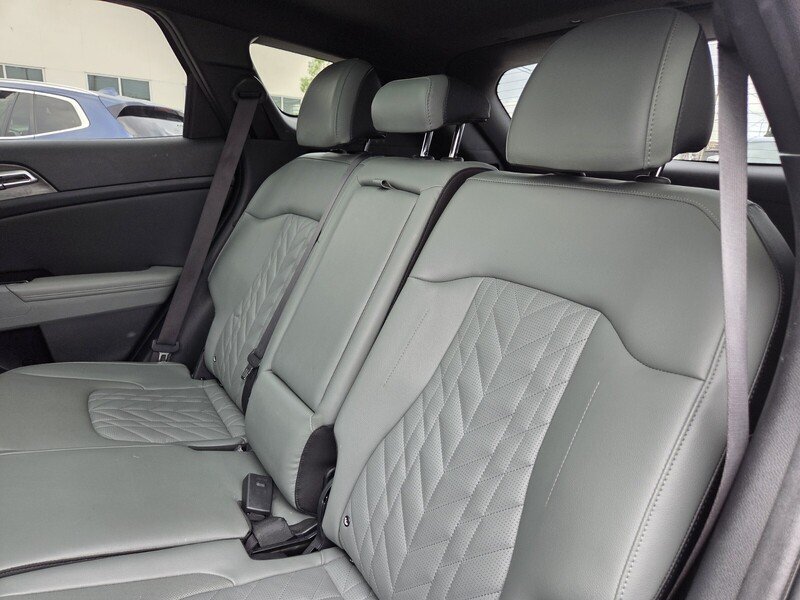 Used 2023 Black Kia X-Line image 23