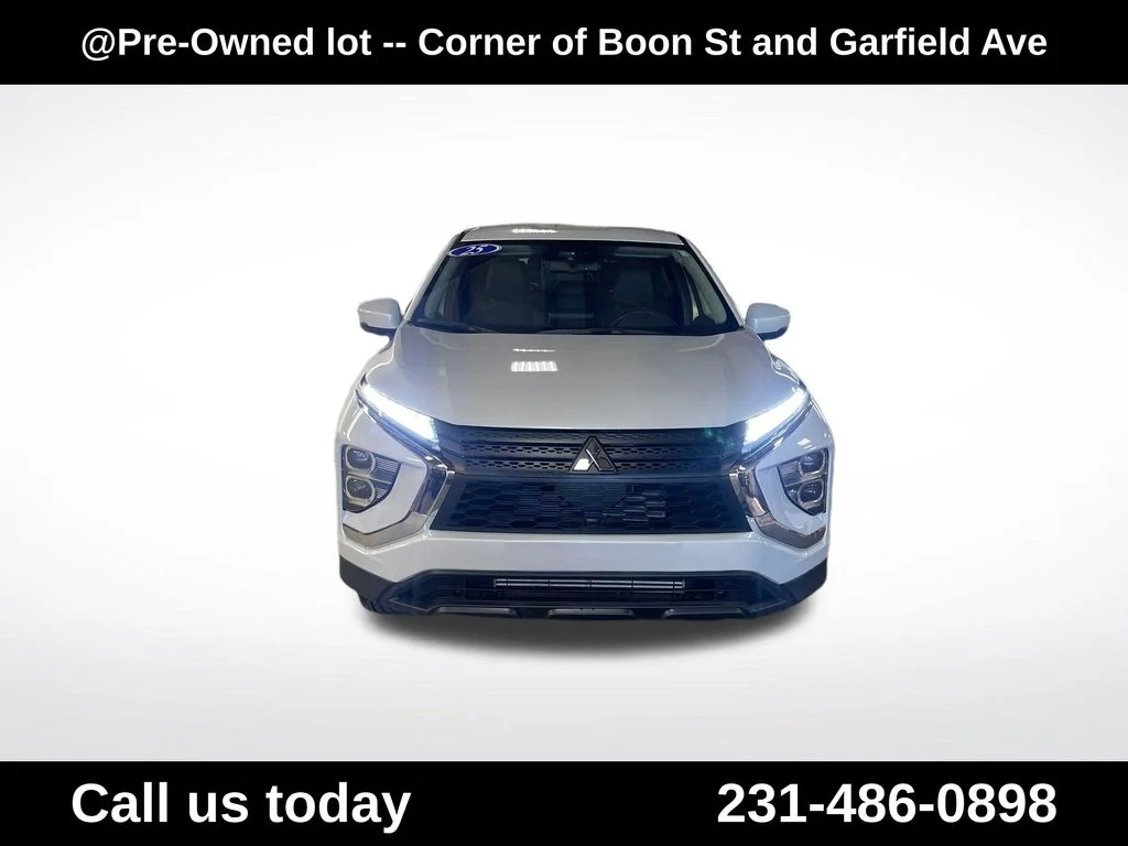 Used 2025  Mitsubishi SE image 8