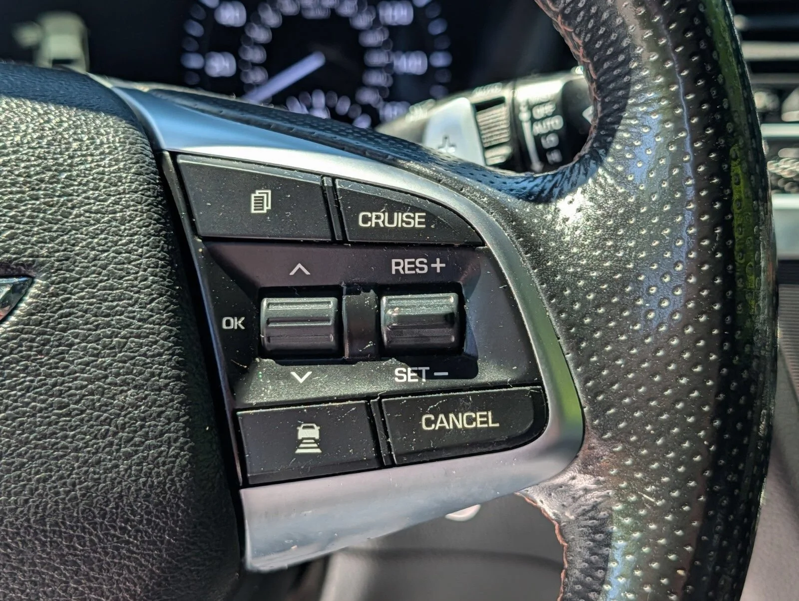 Used 2018 White Genesis 3.3T Sport image 33