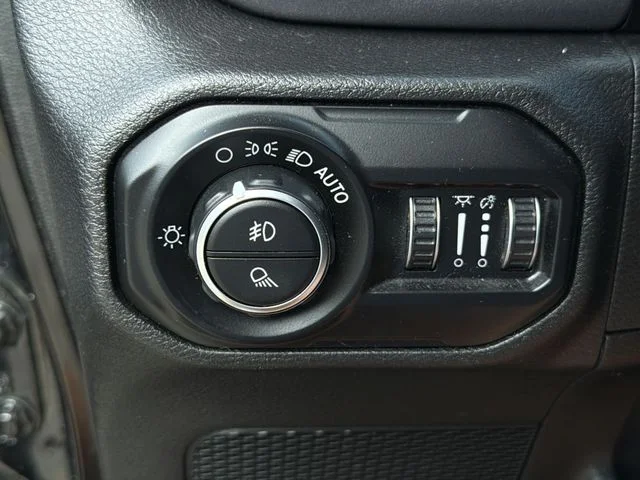 Used 2020 Black Jeep Mojave image 34
