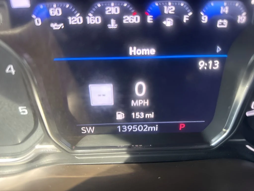 Used 2021 White GMC Denali image 28
