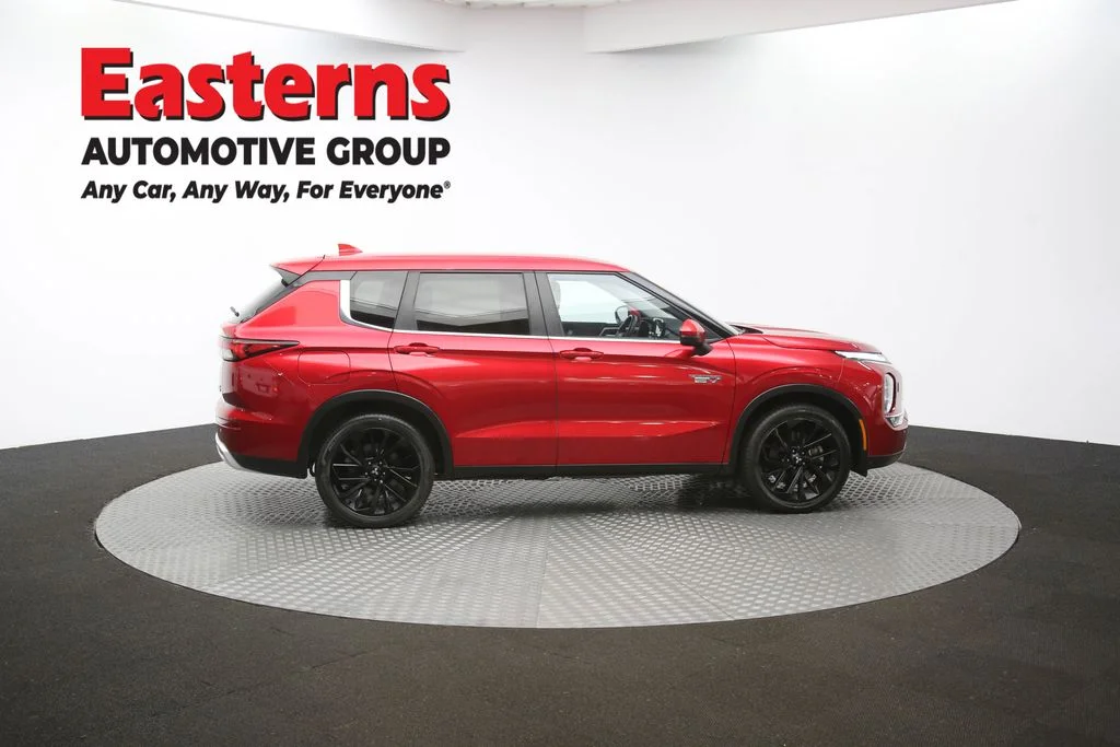 Used 2023 Red Mitsubishi SE image 43