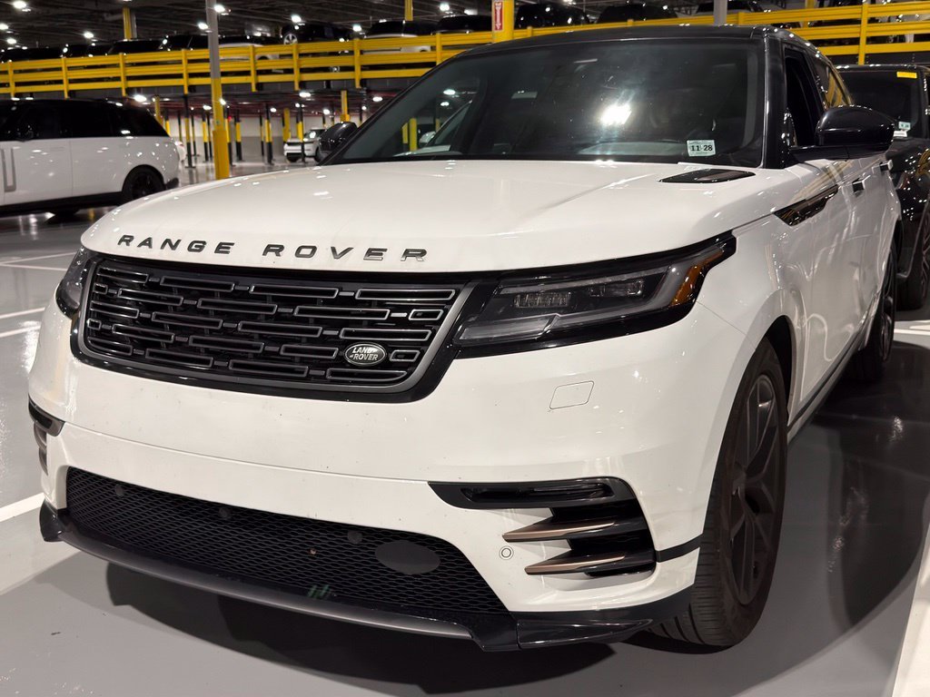 Used 2024  Land Rover Dynamic SE image 1