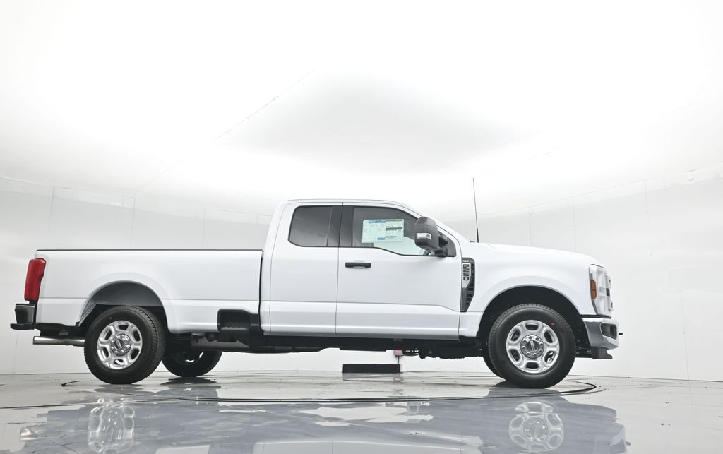 New 2026 Oxford White Ford XLT image 39