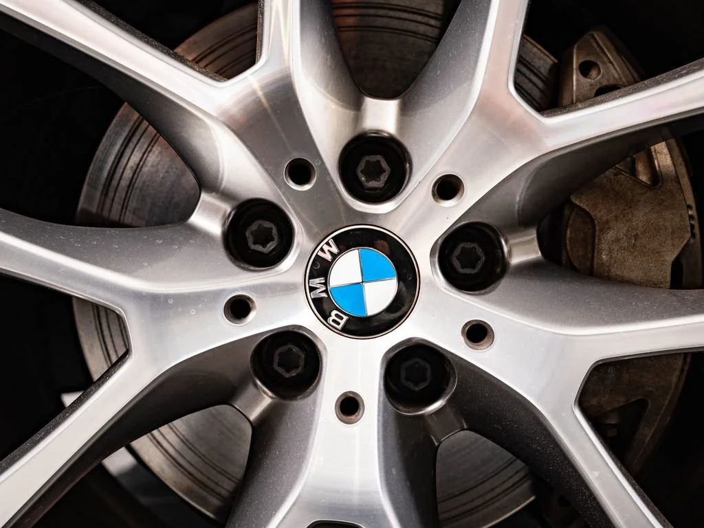Used 2024 Mineral White Metallic BMW xDrive40i image 8