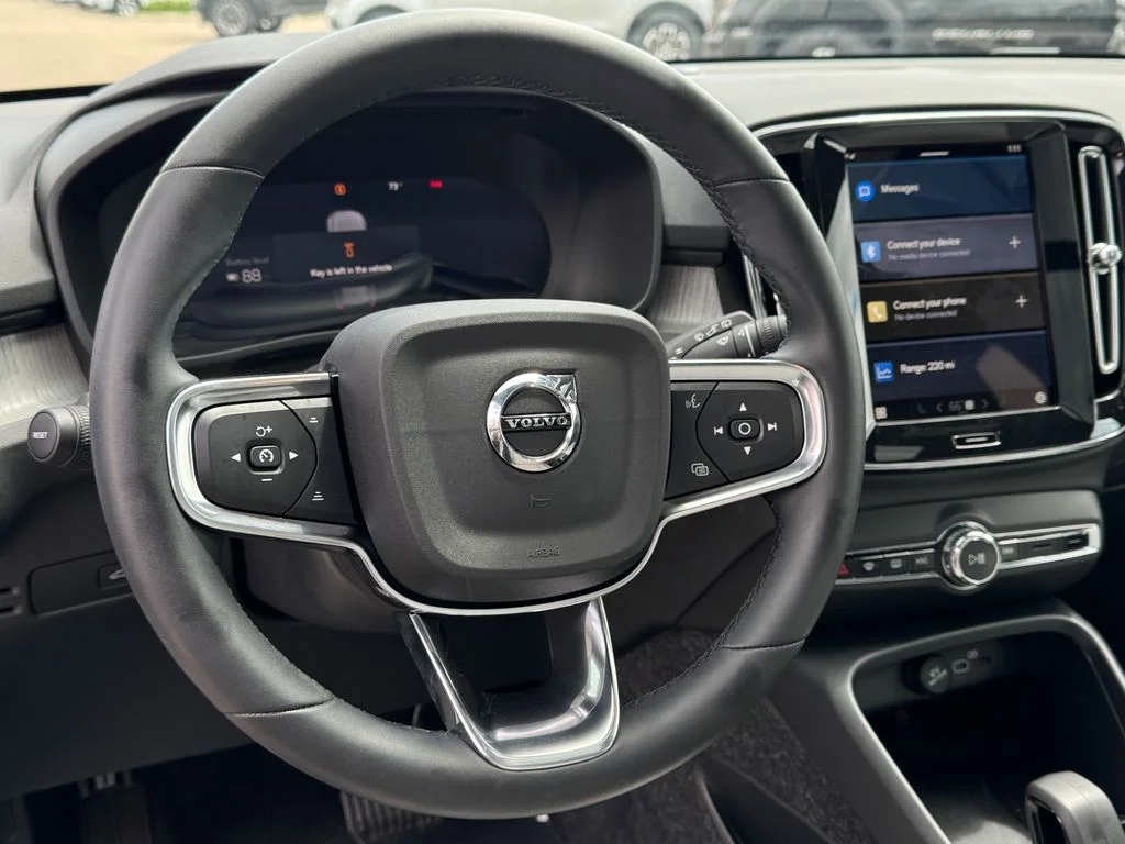 2025 Volvo EX40 Plus - Photo 23