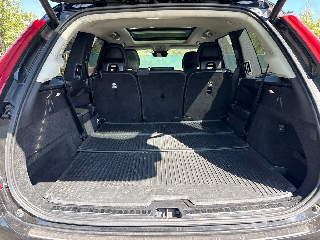 Used 2024 Onyx Black Metallic Volvo Ultimate image 25