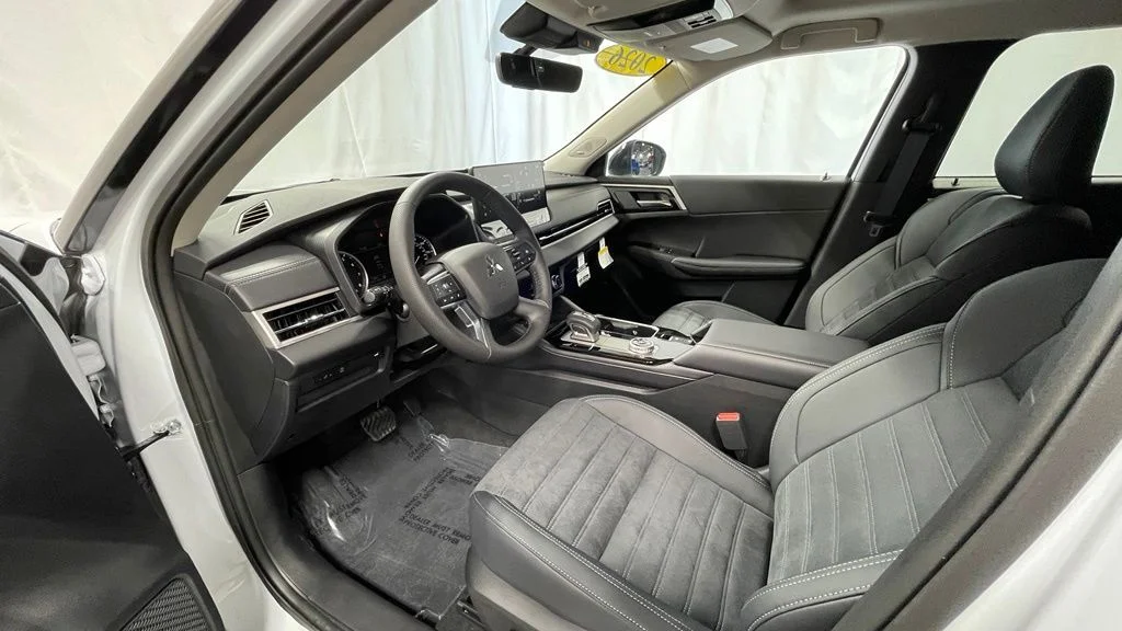 New 2026 White Diamond/Black Roof Mitsubishi TRAIL EDITION S-AWC image 20