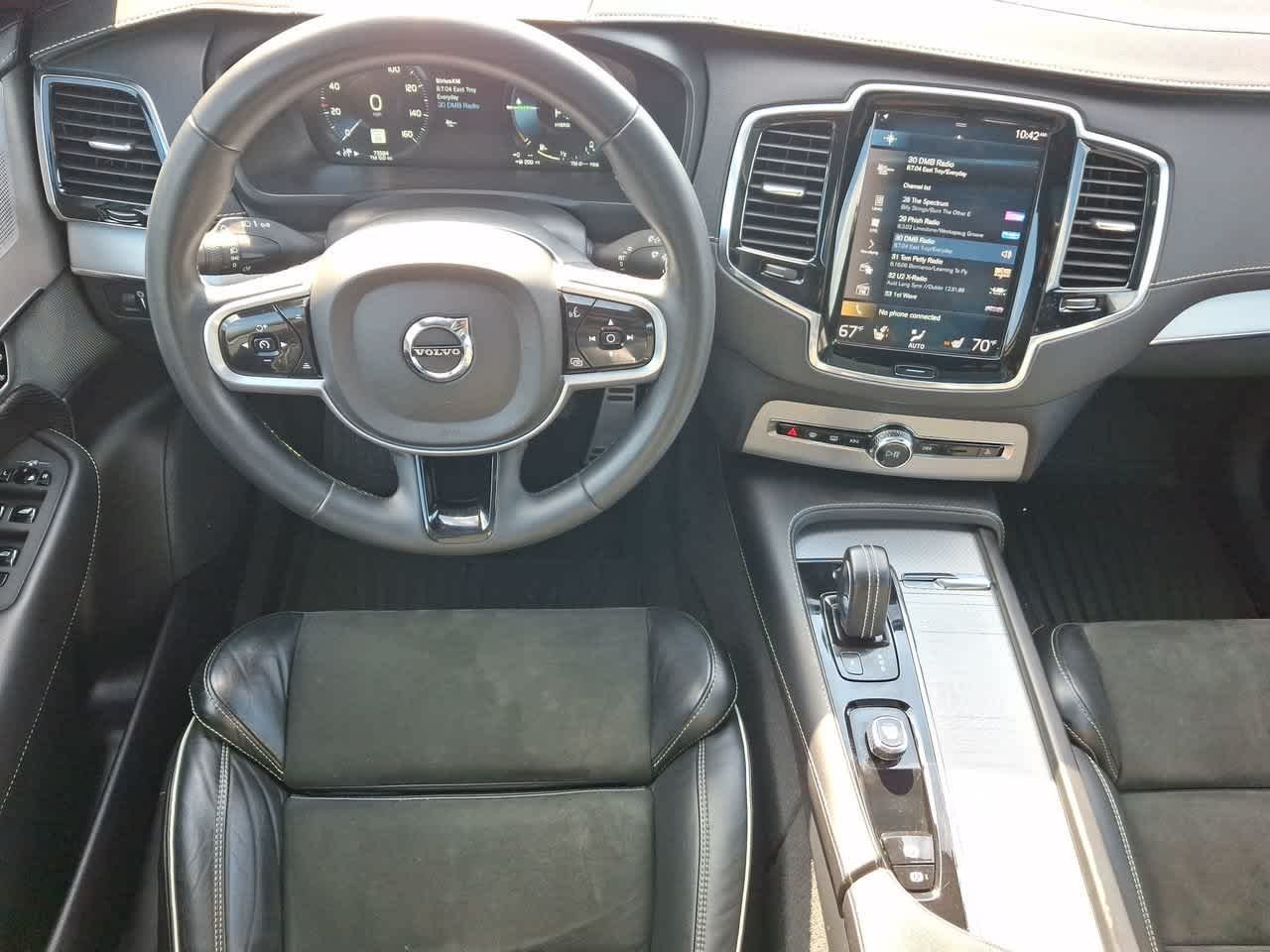 Used 2022 White Volvo R-Design image 26