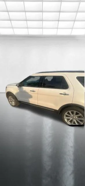 Used 2016 White Ford Limited image 5